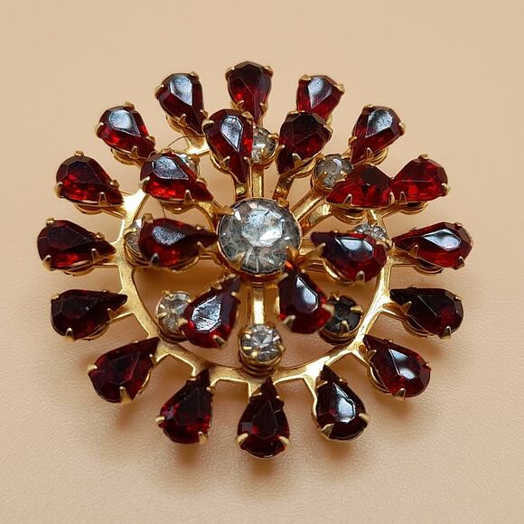 Vintage Red Clear Rhinestone Pendant Brooch, Gold Tone, 1 3//8 Inch, Mid-Century - Picture 1 of 8